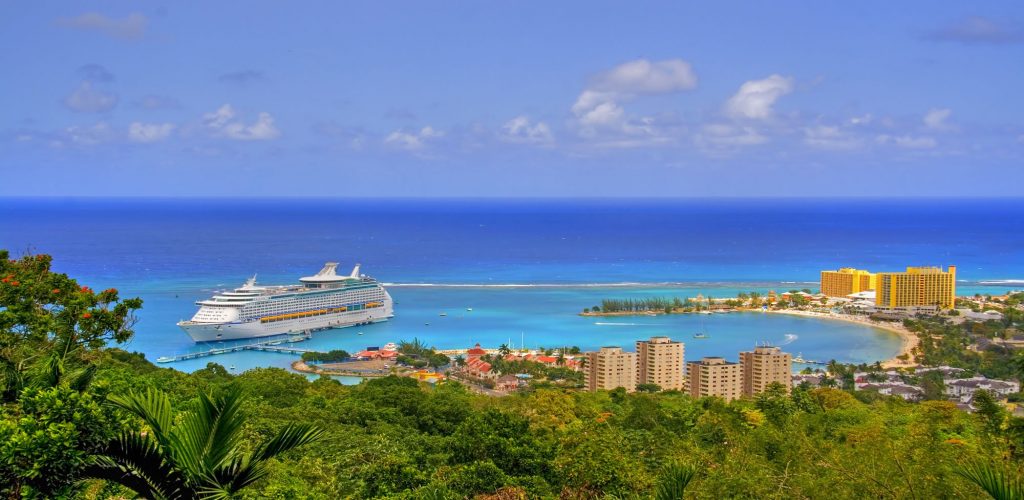 Jamaica-Cruise-in-port_16_9